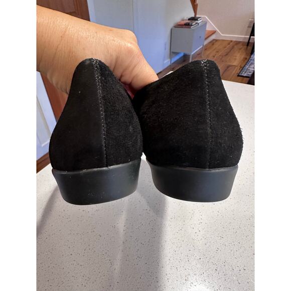 Aerosoles Women's 11 Black Suede Round Toe Flats with Jewel Detail. EUC! - Picture 2 of 7